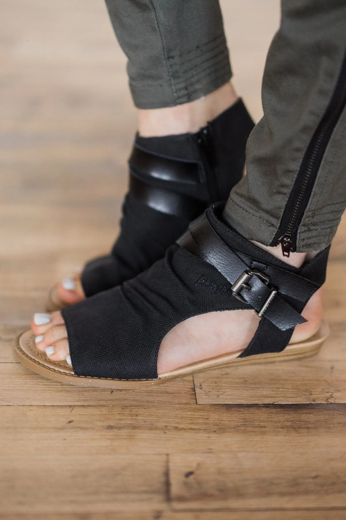 Blowfish Balla Sandals ~ Solid Black