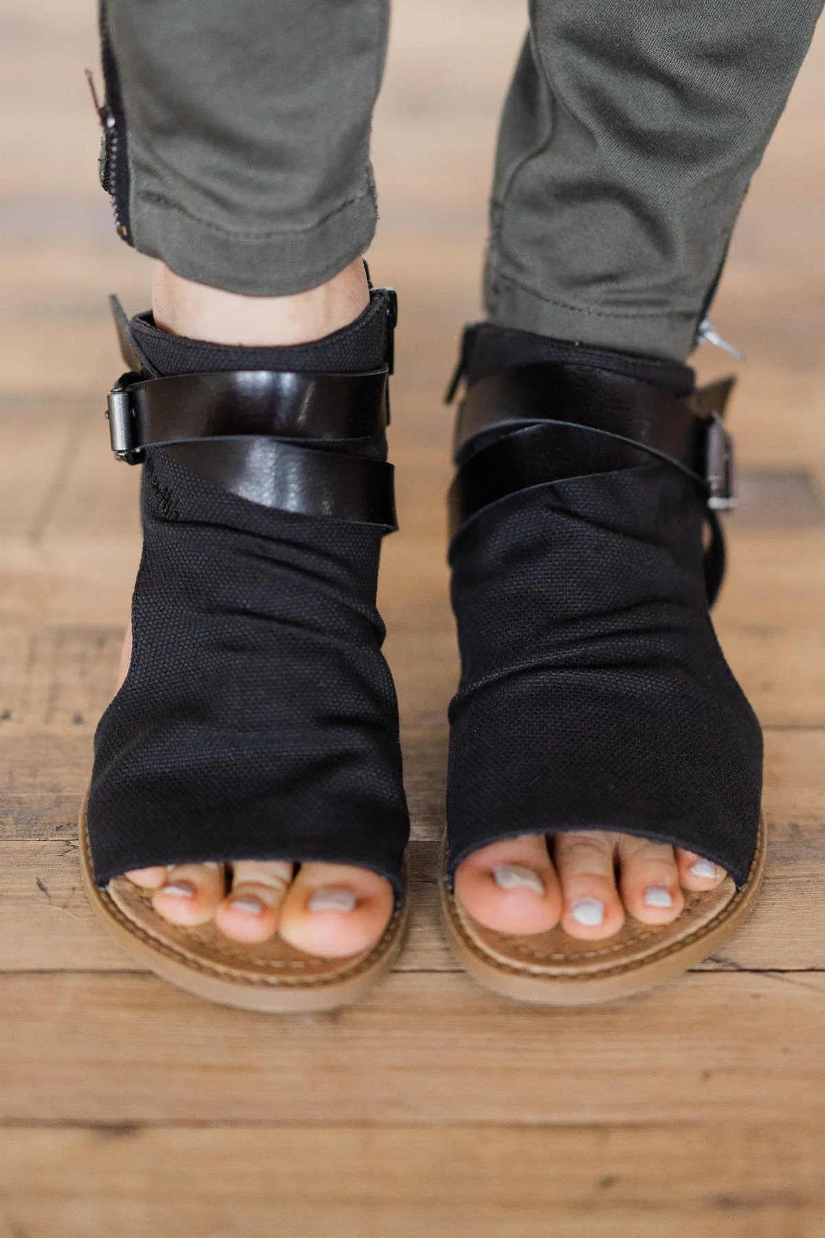 Blowfish Balla Sandals ~ Solid Black