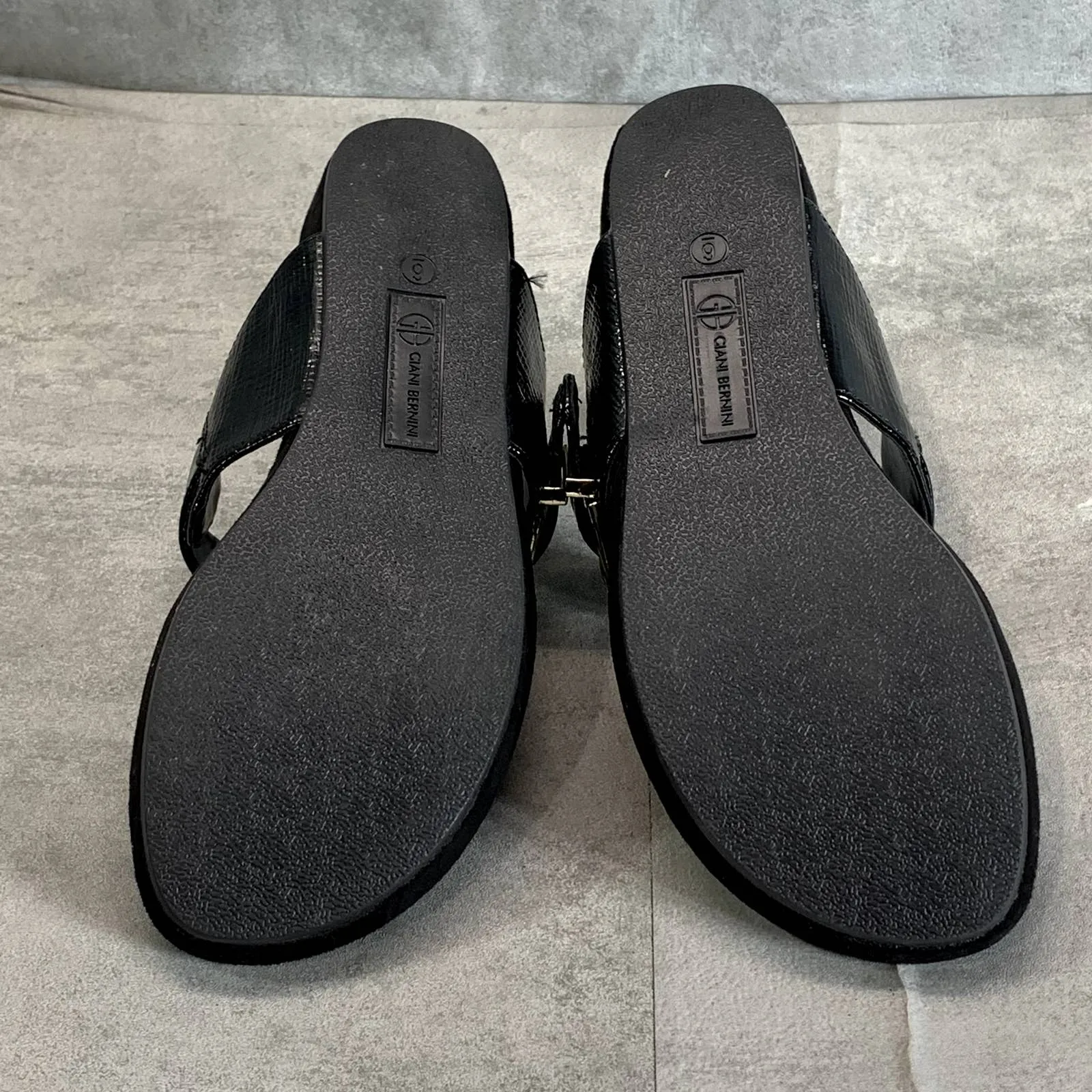 GIANI BERNINI Women's Black Rivver Memory-Foam Wedge Thong Sandals SZ 6