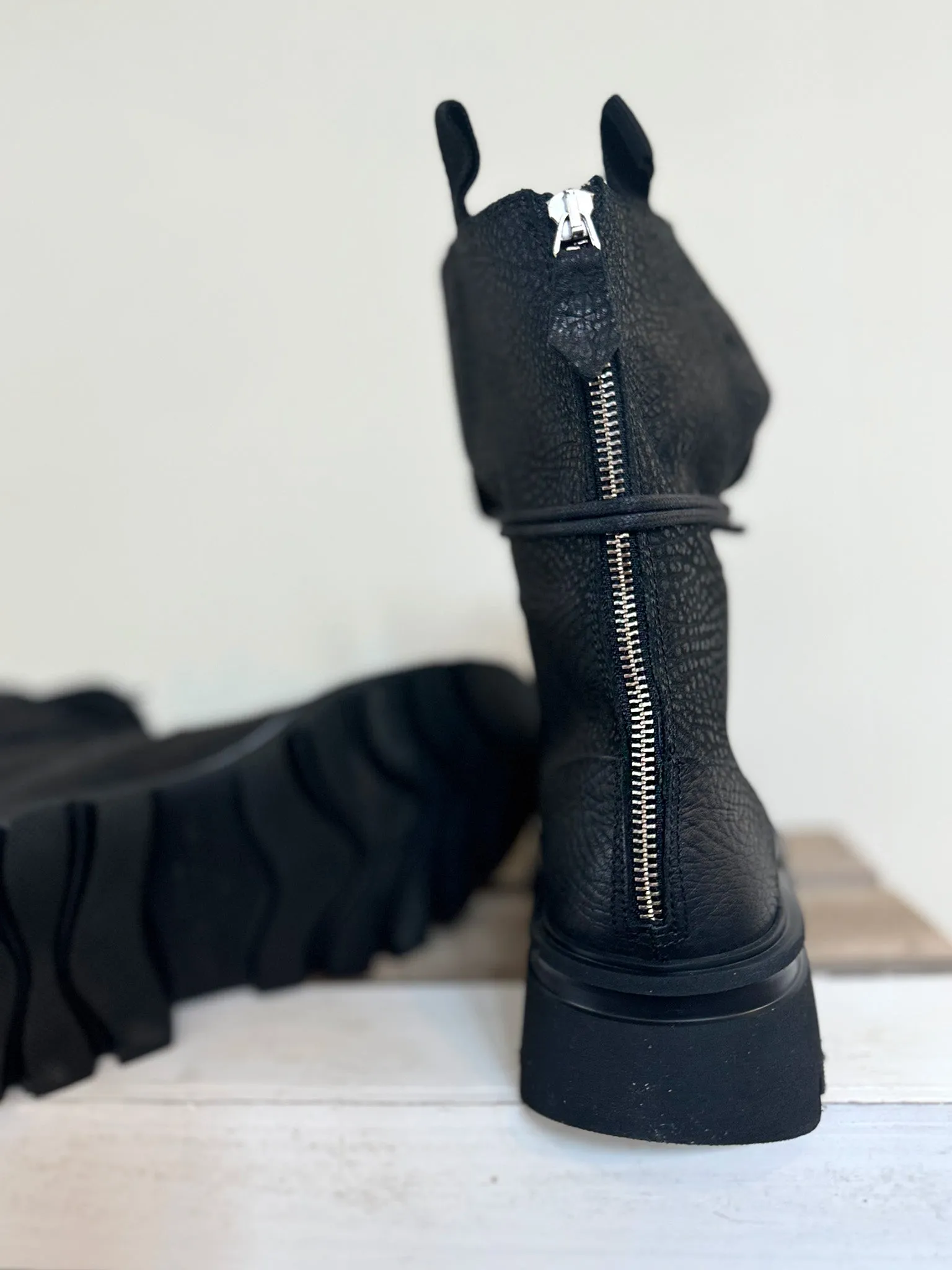 Scorpio Old Bisonte Black Boots