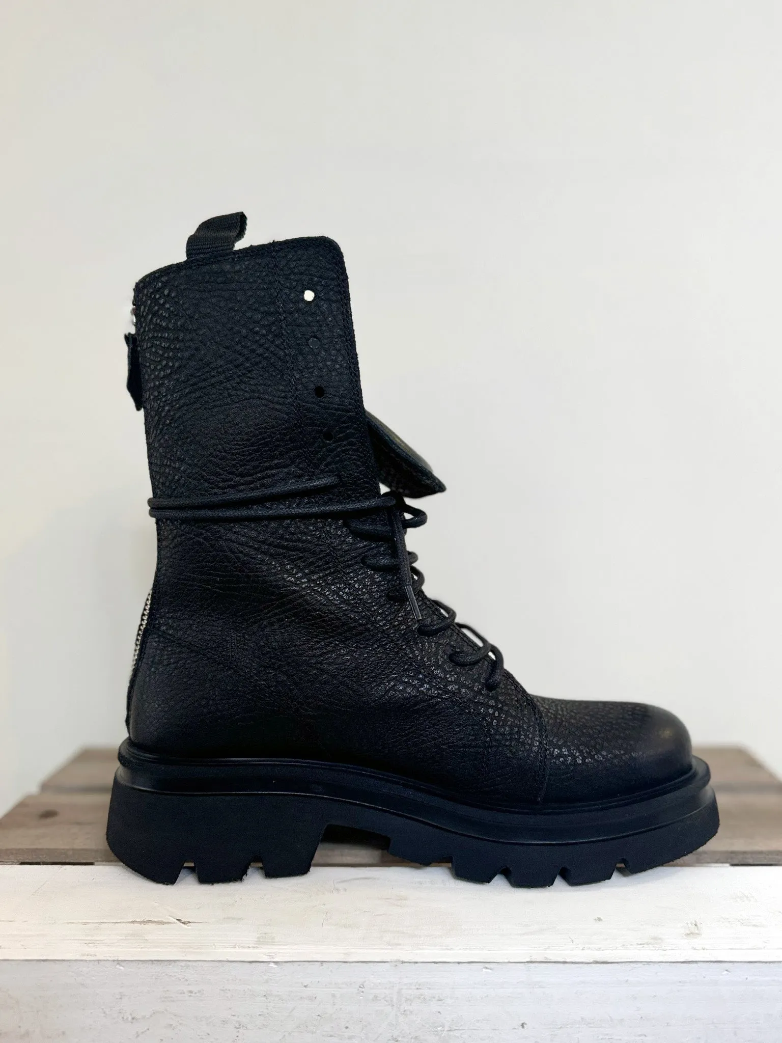 Scorpio Old Bisonte Black Boots